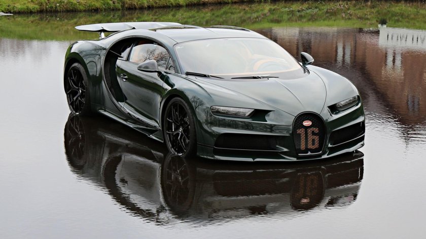 Bugatti чёрная 2022
