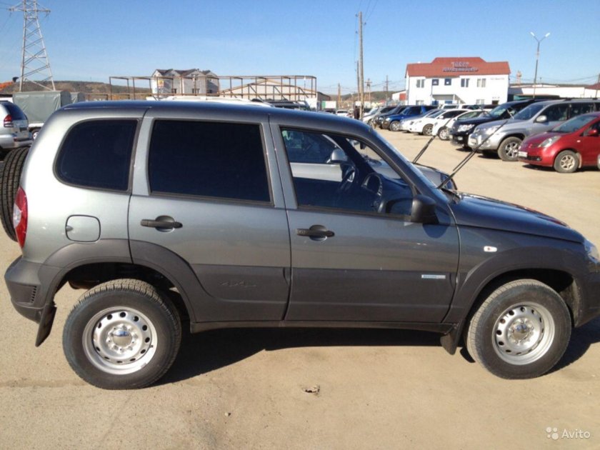 Шевроле Нива серый металлик кварц