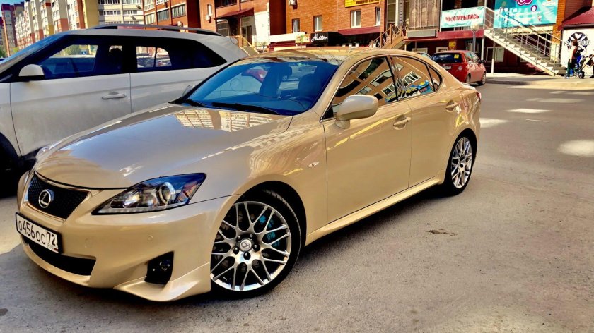 Золотой Лексус is 250