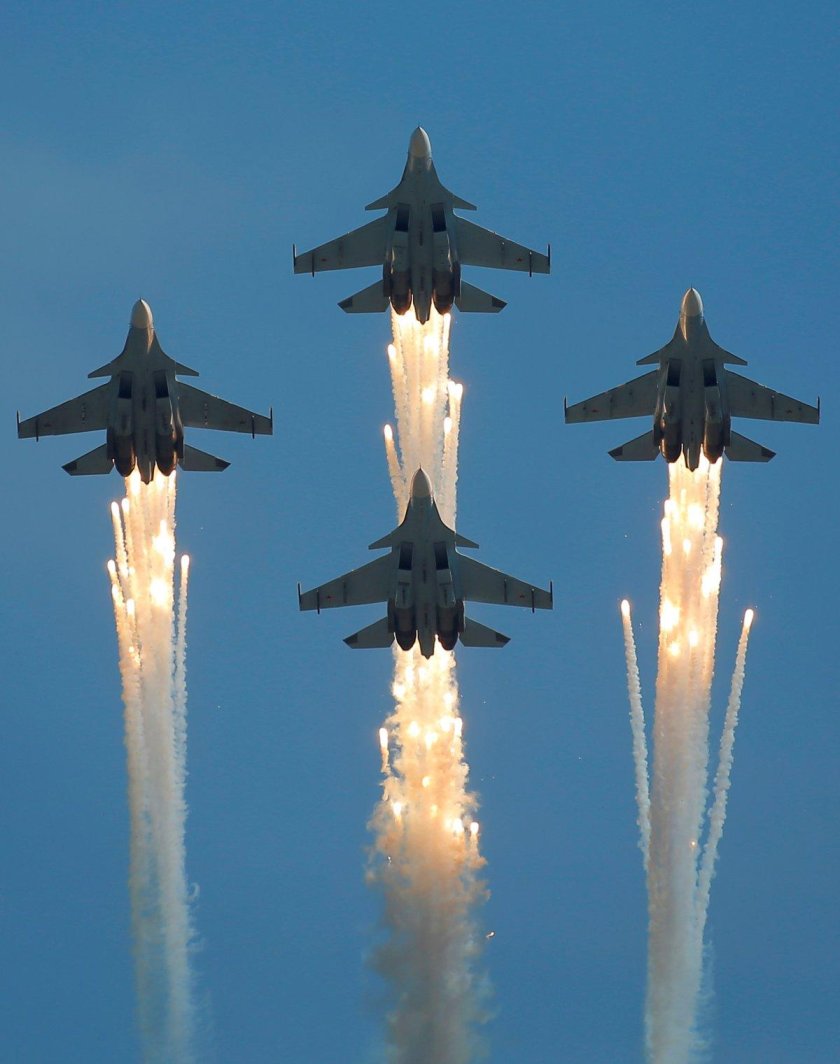 Самолет военный