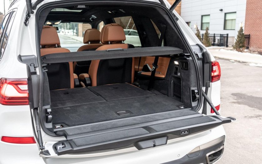 BMW x7 багажник