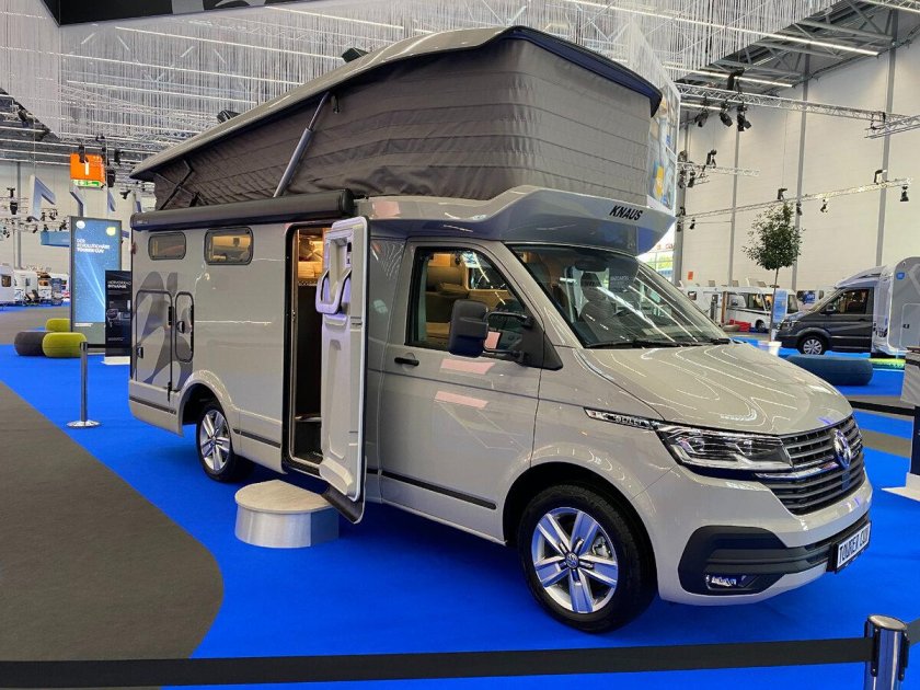 Автодом с подъемной крышей