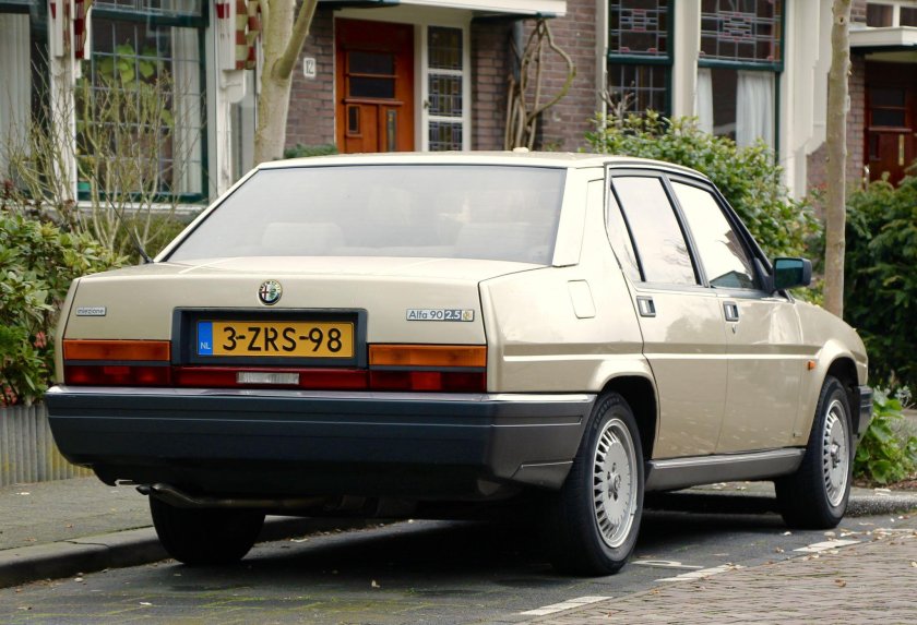 Alfa Romeo 90