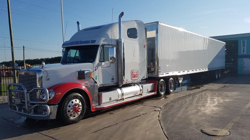 Американский грузовик freightliner