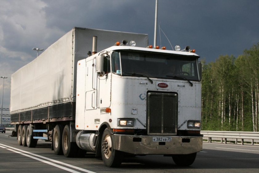 Грузовики Петербилт 362