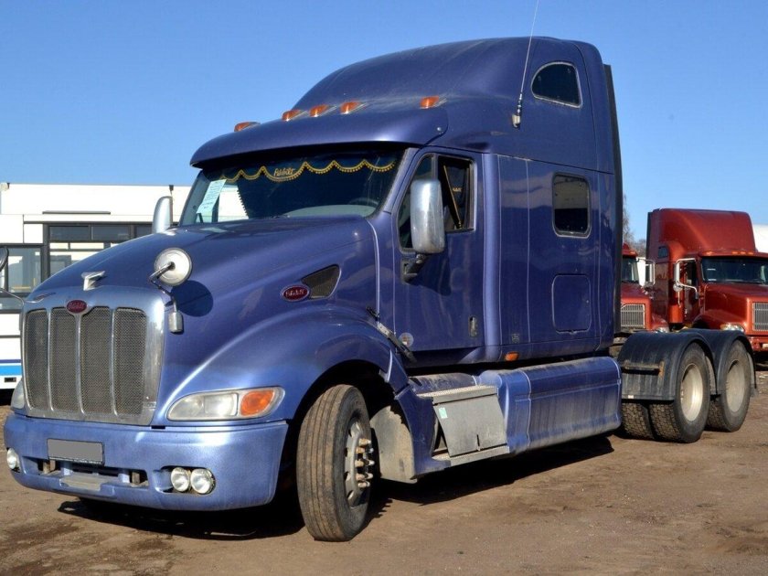 Тягач Петербилт 387