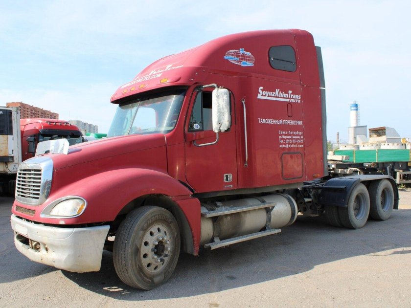 Седельный тягач Фредлайнер