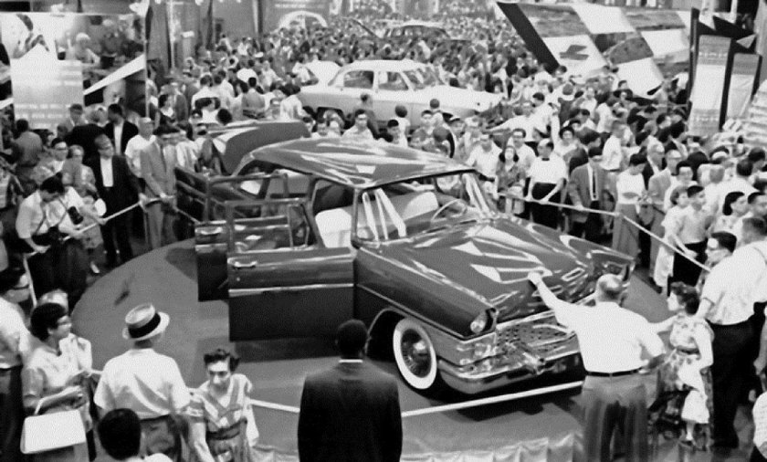 ГАЗ 13 Чайка на выставке в Брюсселе