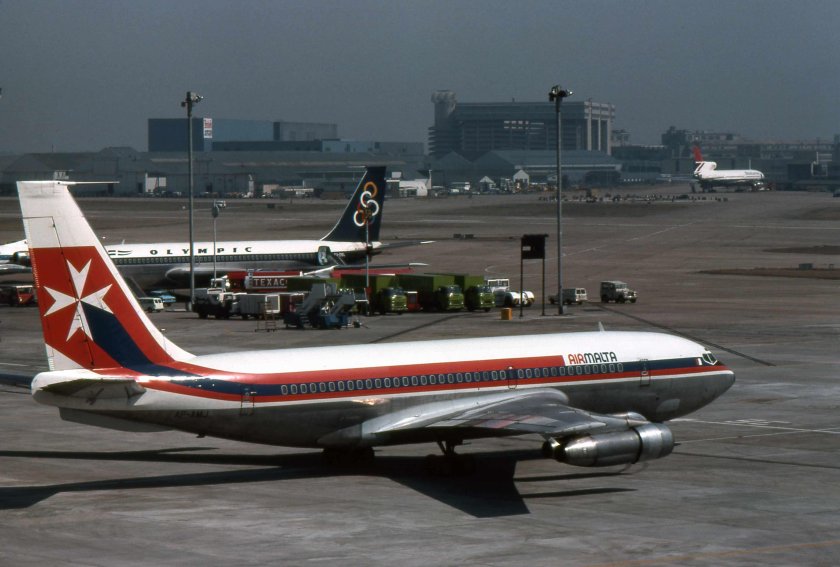 Самолет Боинг 720