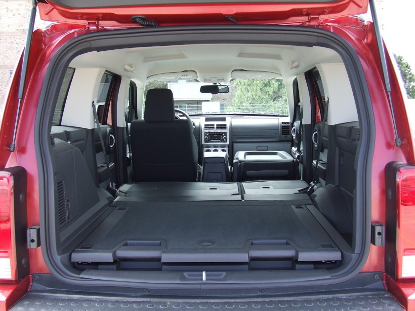 Dodge Nitro салон