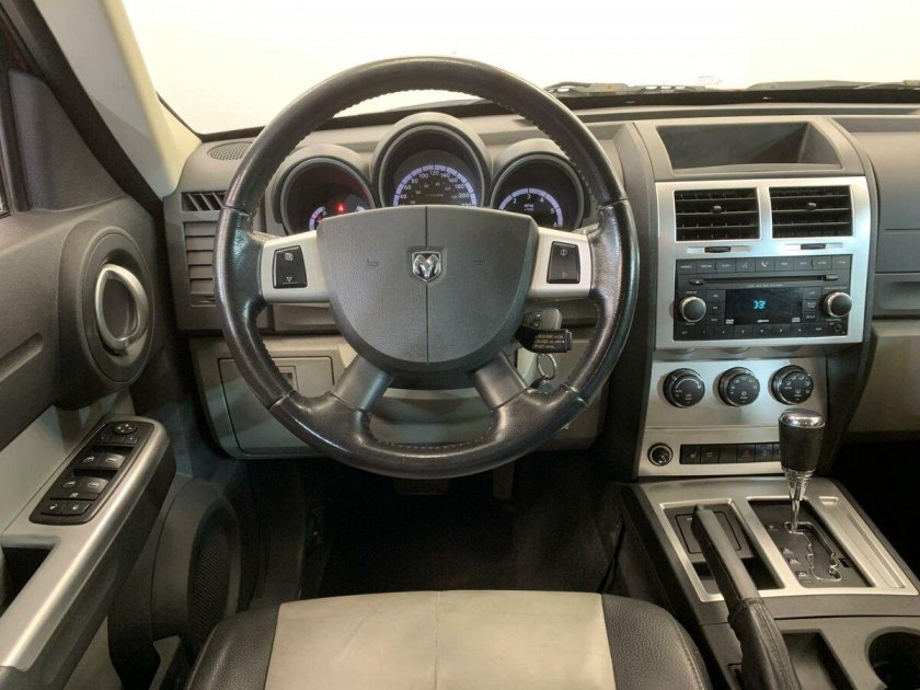 Dodge Nitro 2008 салон
