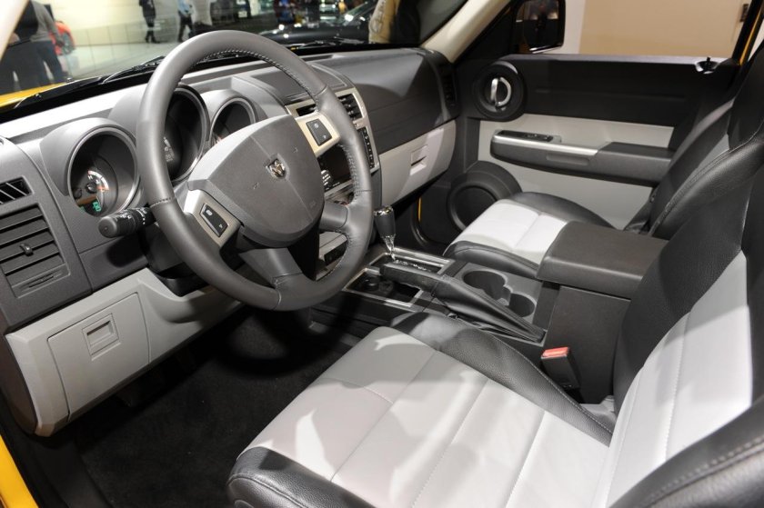 Dodge Nitro 2008 салон