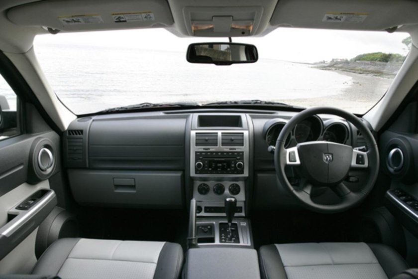 Додж нитро 2007 салон