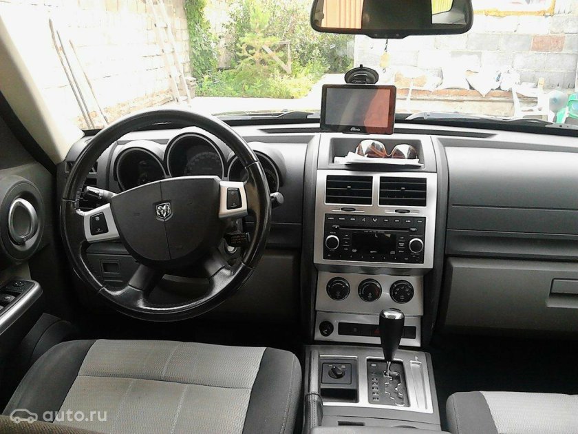 Dodge Nitro 2008 салон