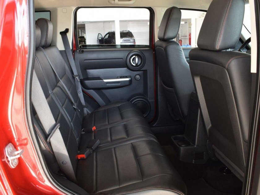 Dodge Nitro 2008 салон