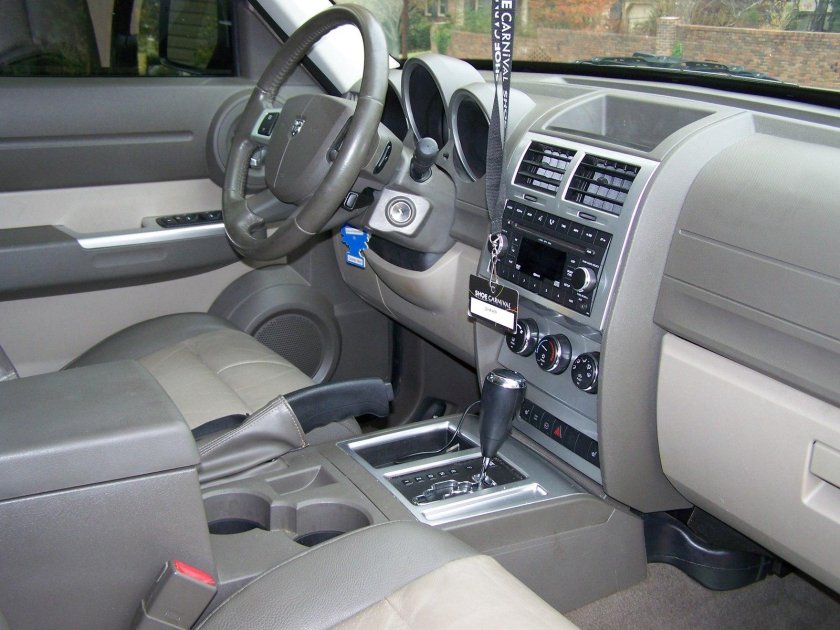 Додж нитро 2007 салон