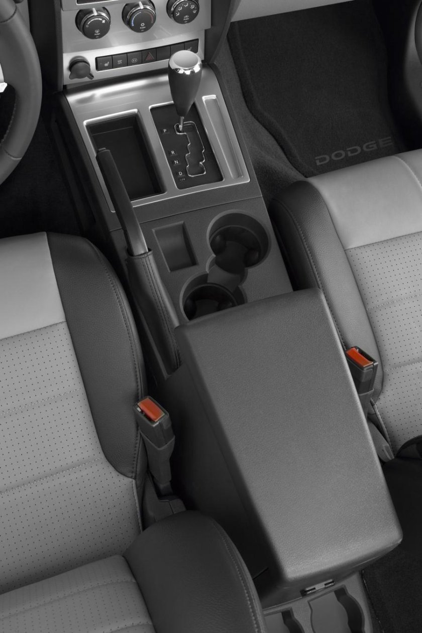 Dodge Nitro 2008 салон