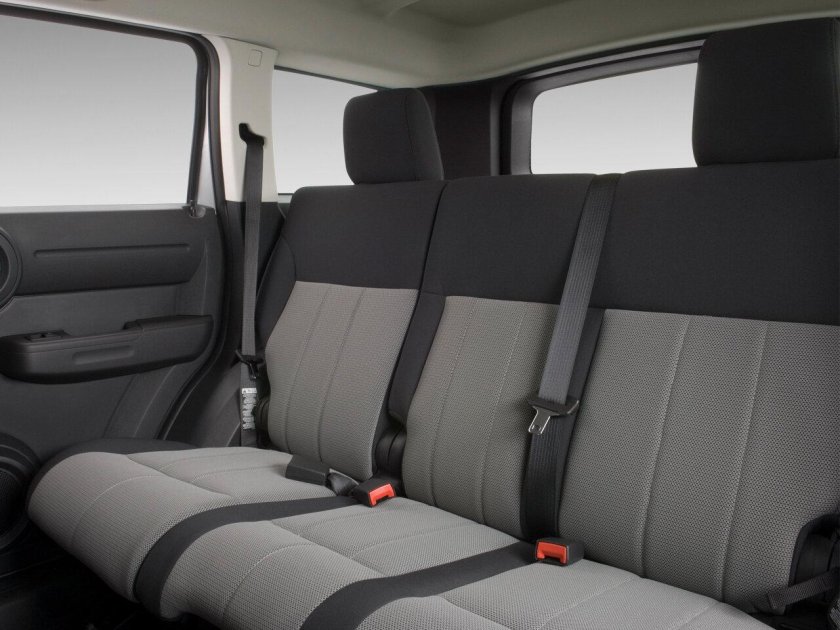 Dodge Nitro салон