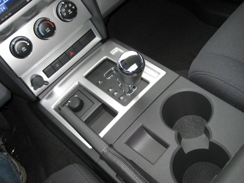 Салон Додж нитро 3.7