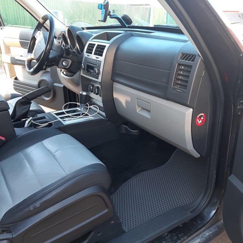 Додж нитро 2007 салон