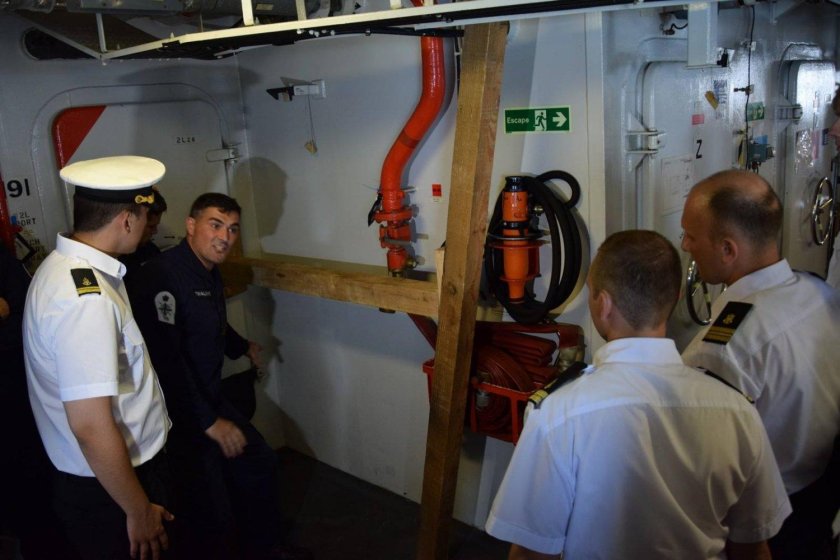 Моряки борются за живучесть корабля