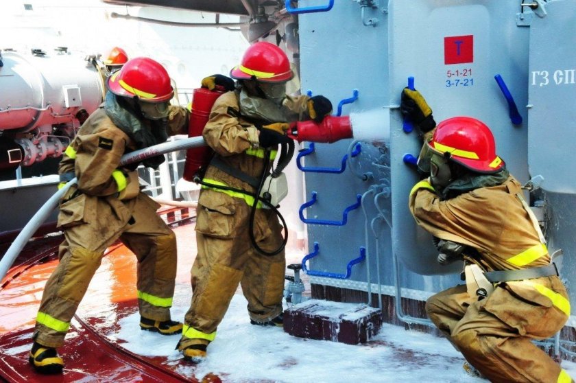 Тушение пожара на корабле
