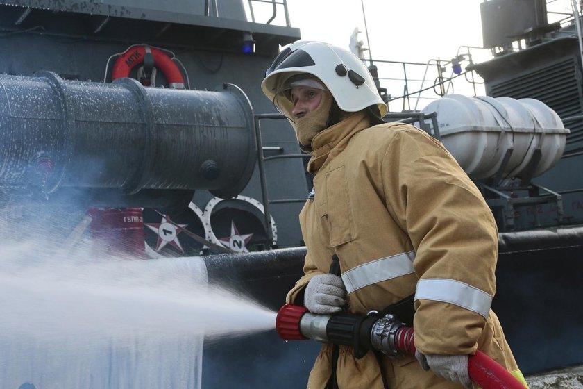 Тушение пожара на судне