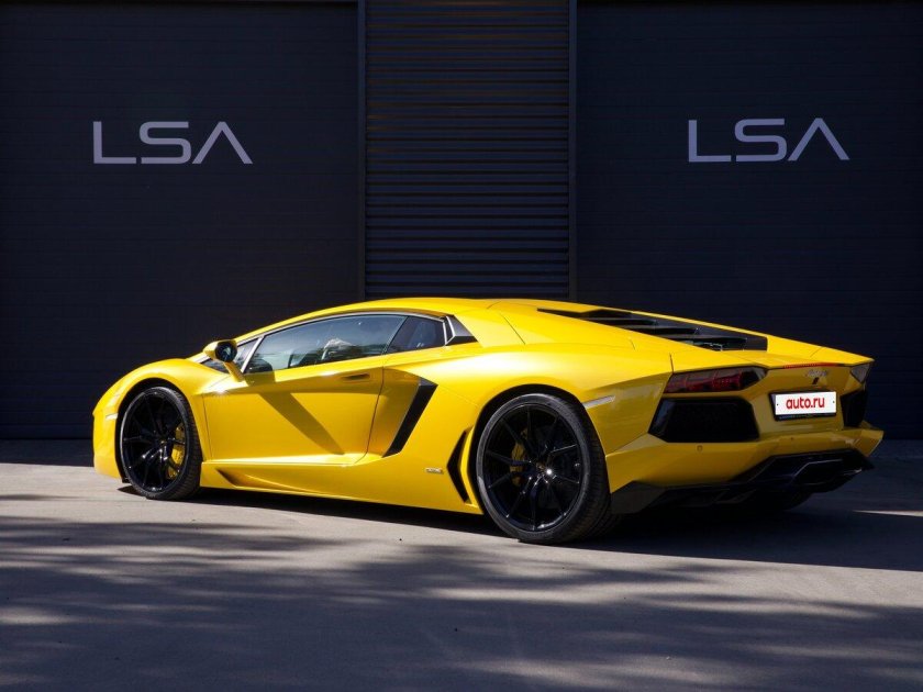 Желтая ламборгини