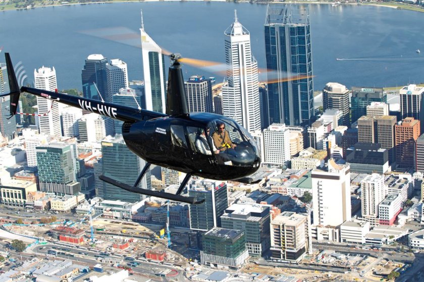 Вертолет над Дубаем