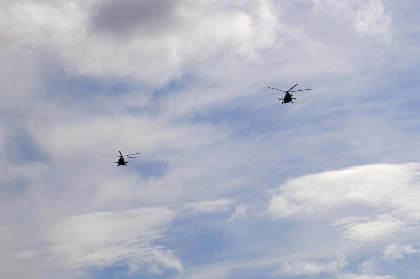 Военный вертолет в небе