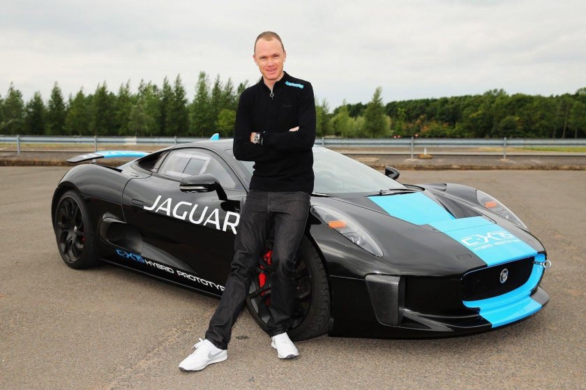 Фото подростка с спорткаром