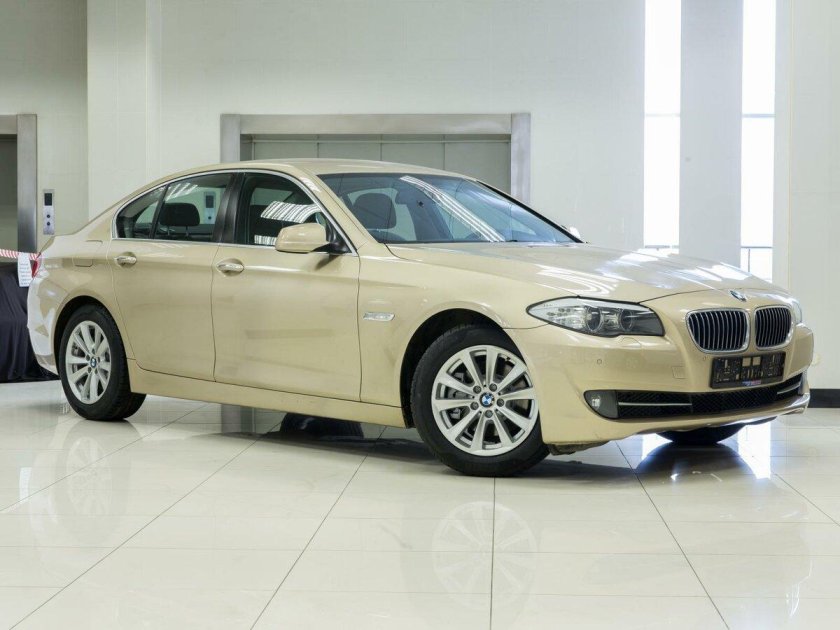 BMW 5 беж