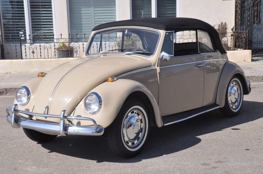 Фольксваген Жук бежевый