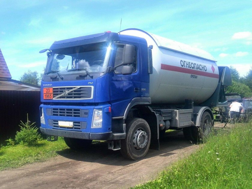 Бензовоз вольво