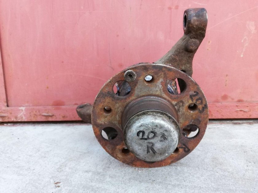 Мерседес в 203 ступица передняя