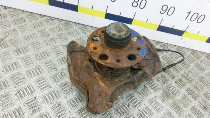 Задняя ступица правая Mercedes w203