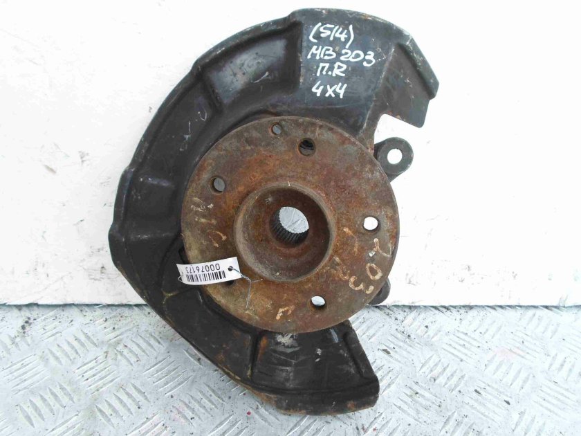 Кулак задний правый Mercedes w203