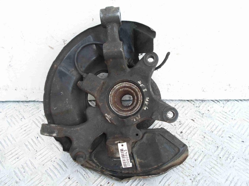 Кулак левый Mercedes w203