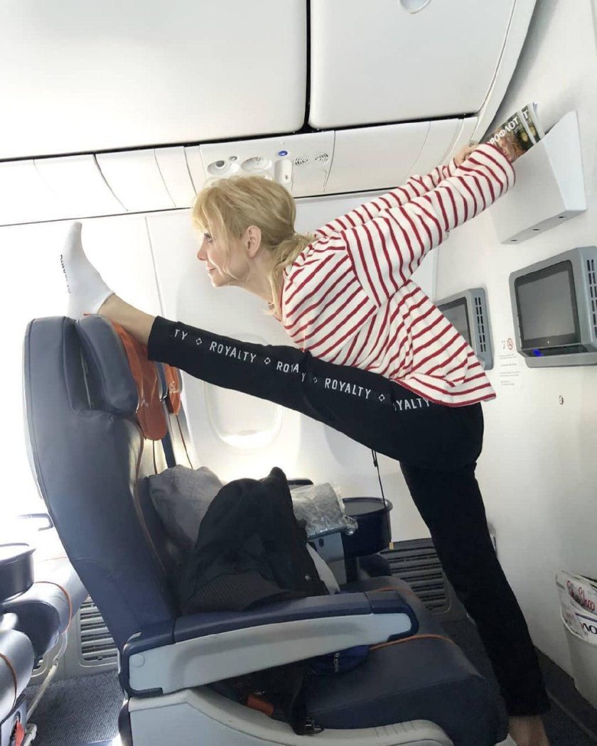 Певица Валерия шпагат