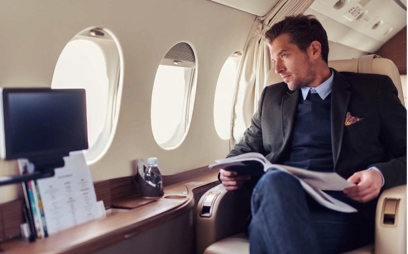 Мужчина в самолете