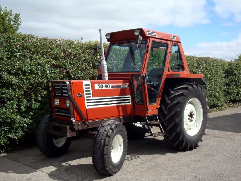 Трактор Fiat 90