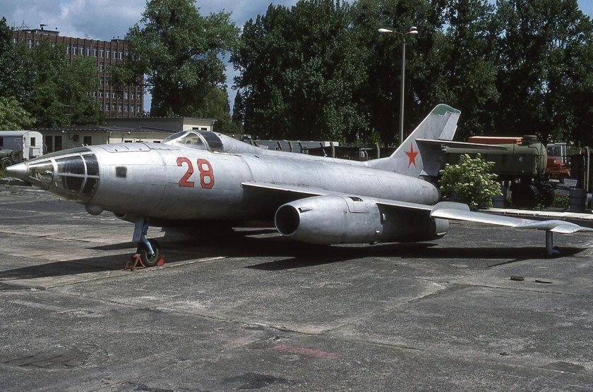 Самолет як 27р