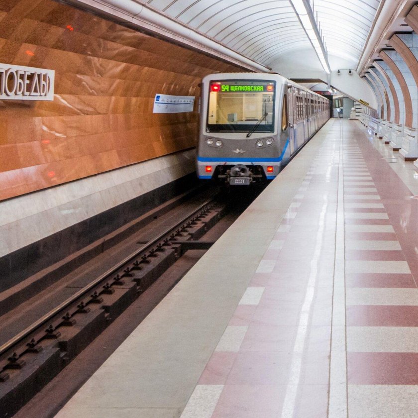 Эскалатор на станции парк Победы Москва