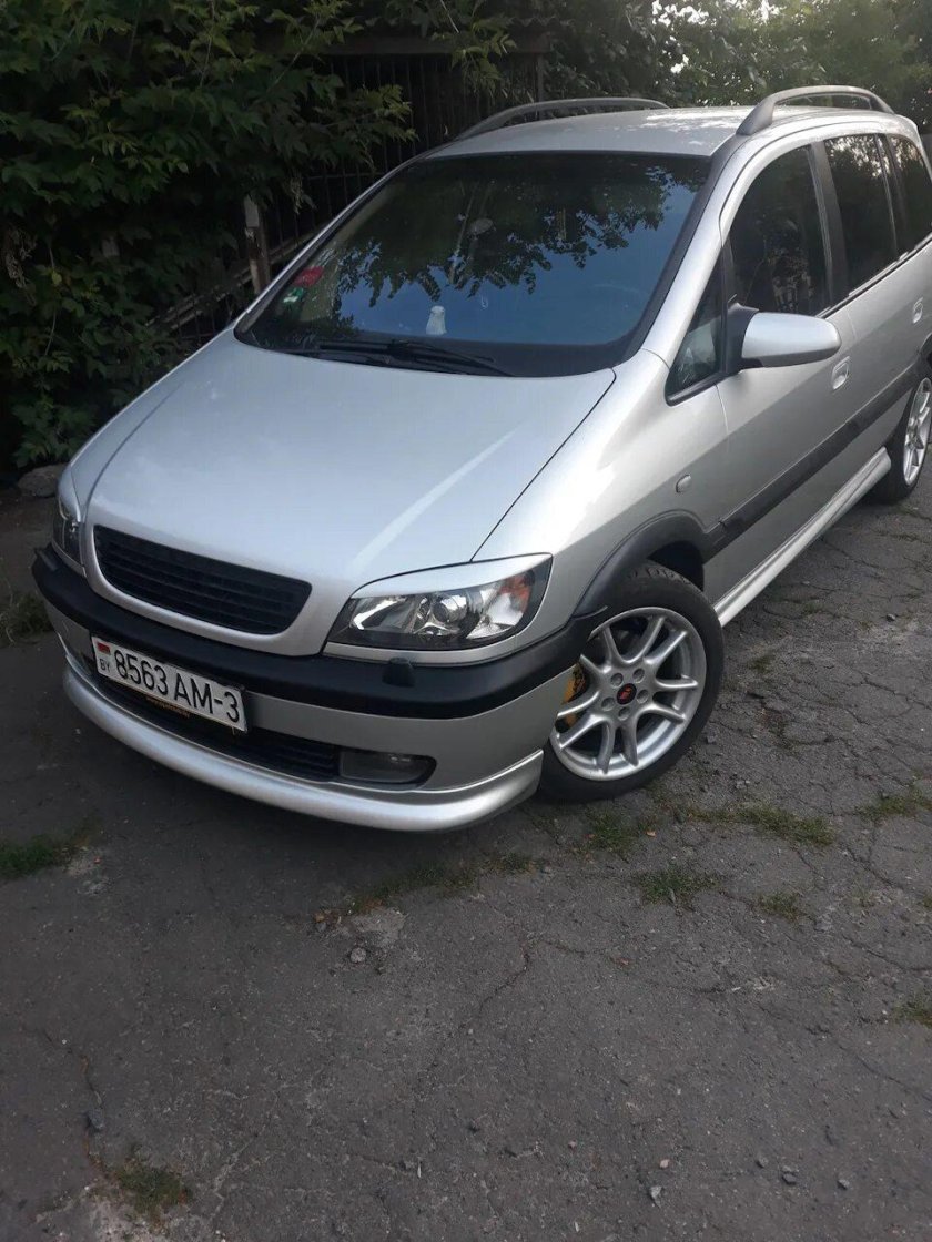 Обвес на Опель Зафира 2003 года Зафира а обвес на пороги на бампера