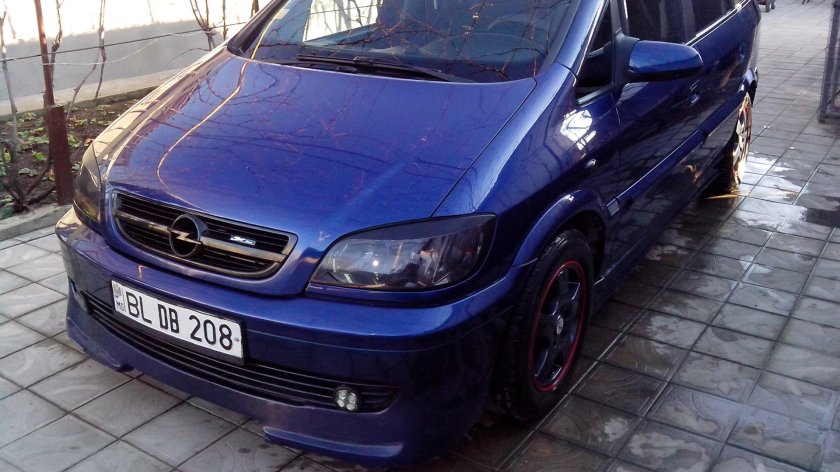 Opel Zafira a 2004 Tuning фары