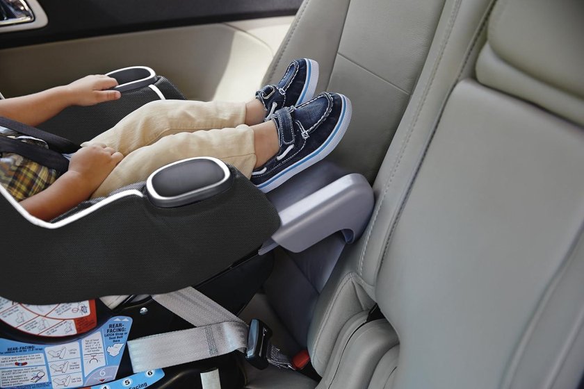 Автокресло с откидывающейся спинкой