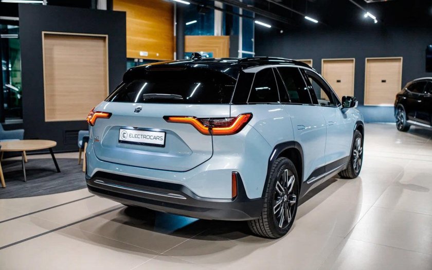 Китайский электромобиль НИО 4