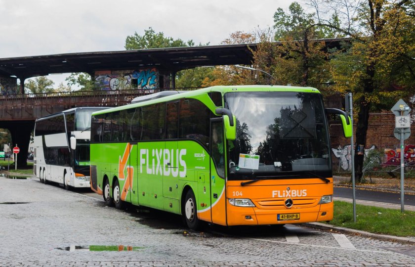 Автобус Мерседес Бенц