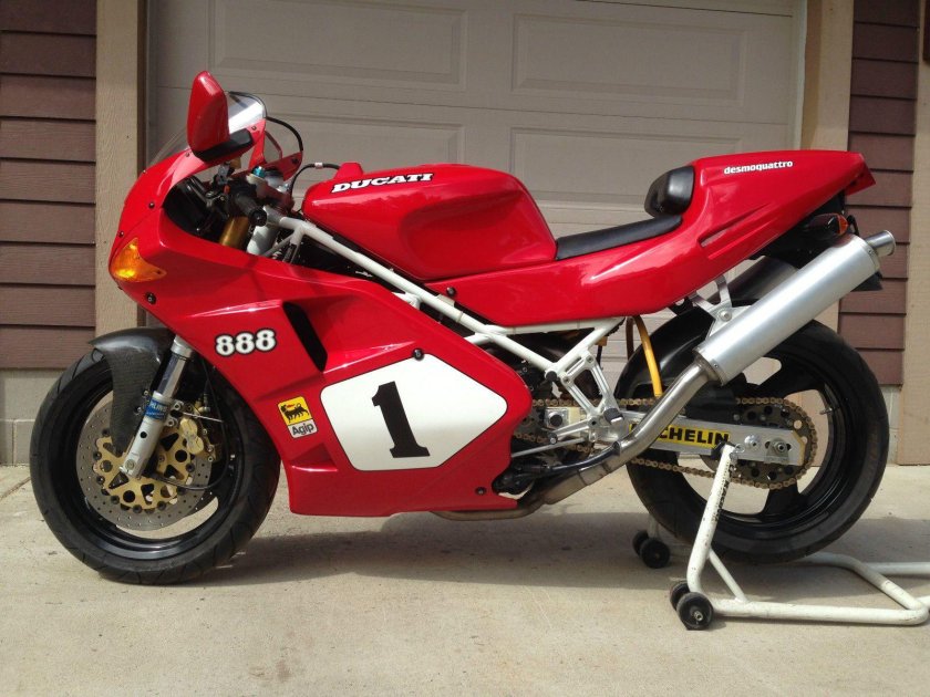 Ducati 851