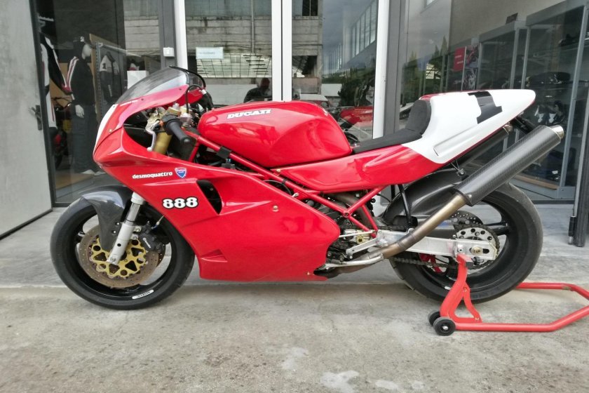 Ducati 851